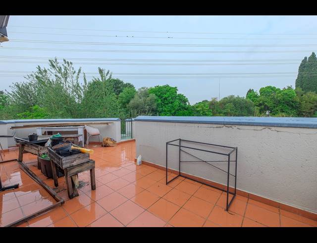 2 BEDROOM APARTMENT TO LET IN LONEHILL